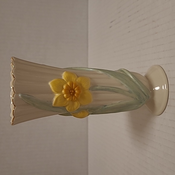 Lenox Other - Lenox Daffodils in Bloom Bud Vase with Gold Trim